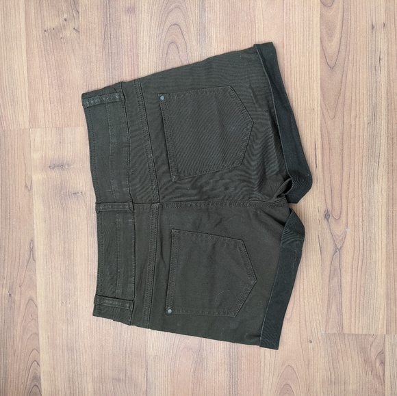 Khaki green button fly shorts. - Picture 3 of 4